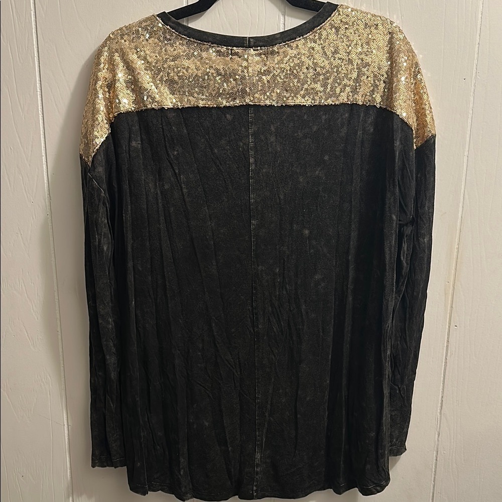 POL Black and Gold Sequin Long Sleeve Blouse - Picture 11 of 15